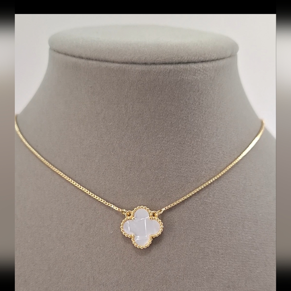 Mother Of Pearl Four Leafs clover necklace